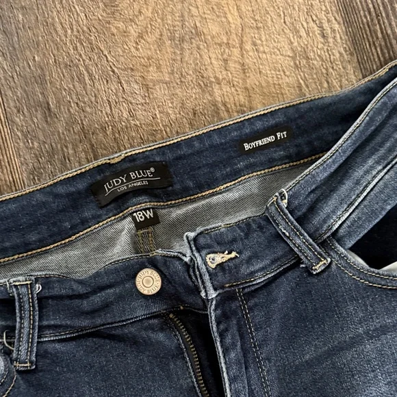 Judy Blue Distressed Boyfriend Fit Jeans - Picture 3 of 4